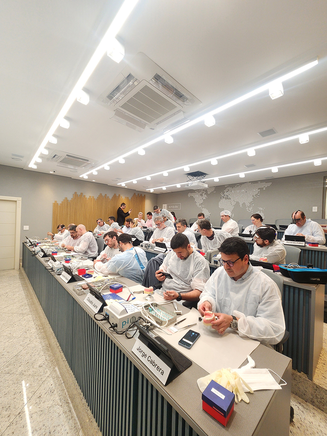 10003956301756223157-288411